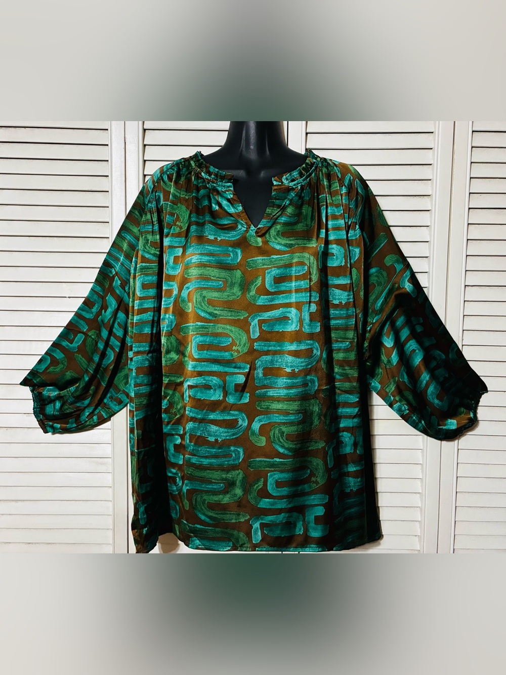 entro Green & Brown Abstract v/-neck blouse